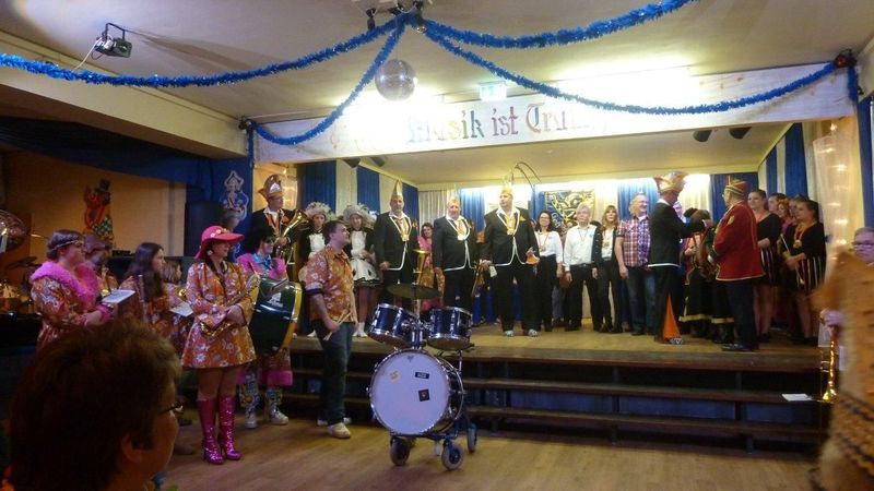 Bilder zum Karnevalsumzug Online