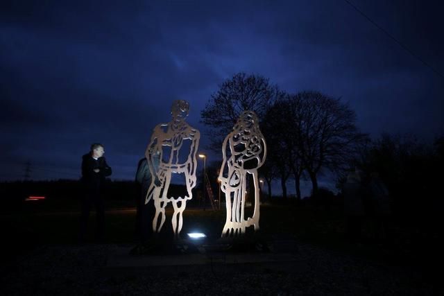 Beleuchtung Skulpturenpaar