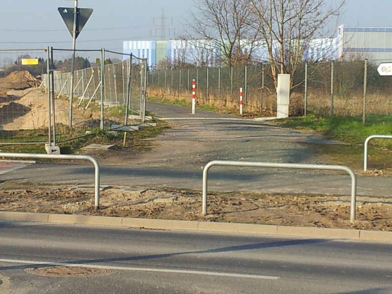 Abpollerung Latumer Str. / Heidbergsweg Zusätzliche Abpollerung Bild 2