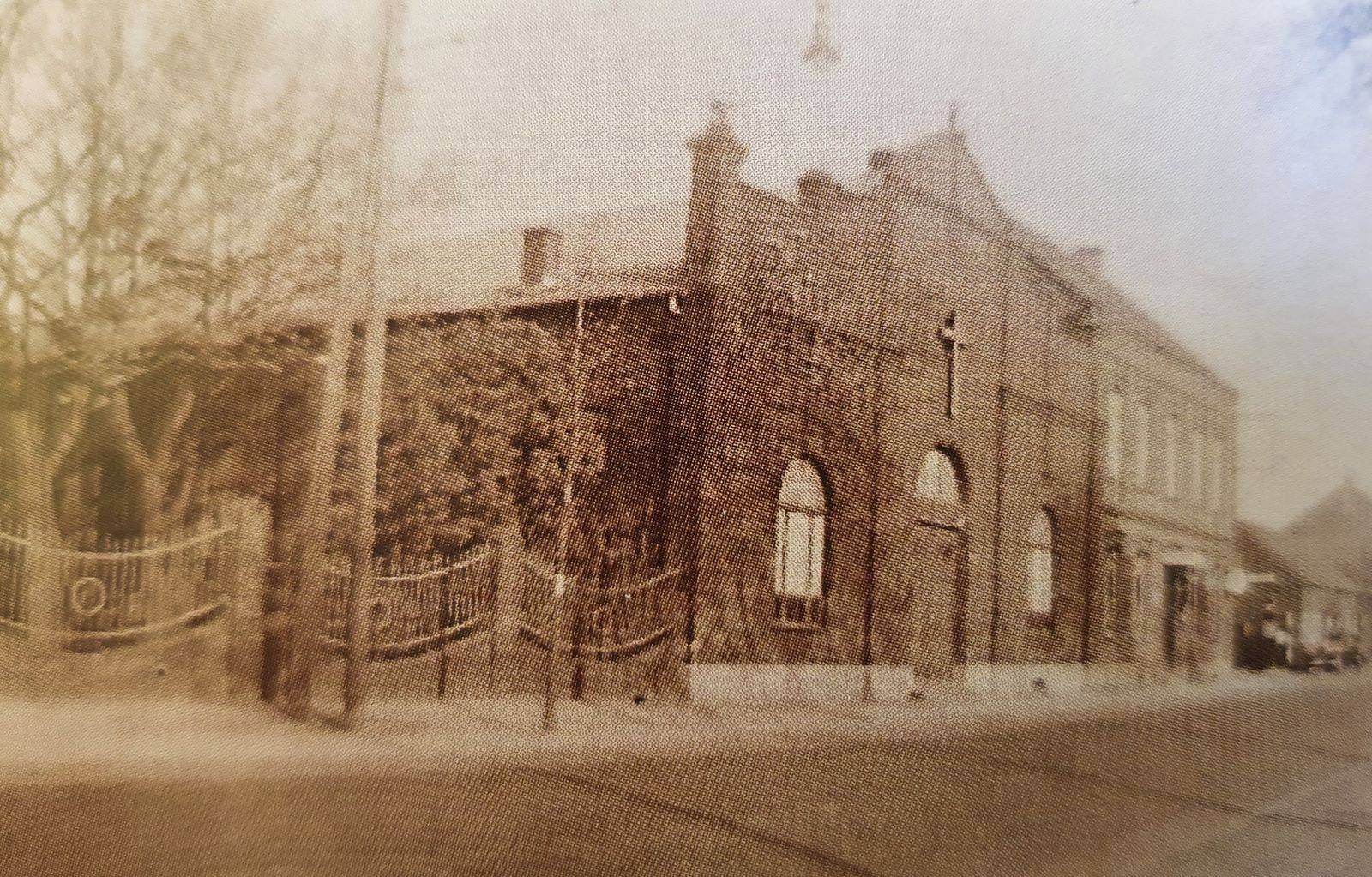 Ansicht alte Kirche 1918 in Gellep-Stratum Ansicht alte Kirche 1918 in Gellep-Stratum