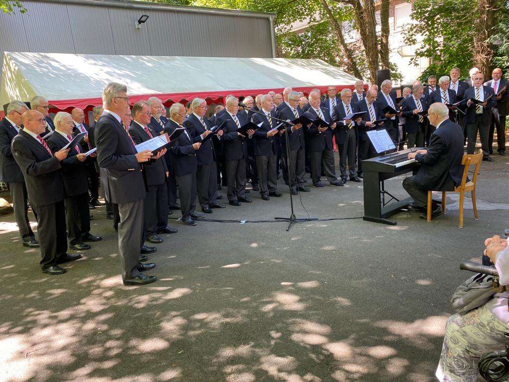 BERICHT zum Wandelkonzert und musikalischen Frühschoppen des MGV