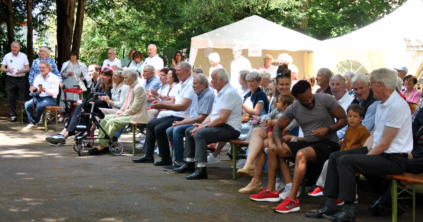 10.07.2024: Wandelkonzert des MGV - SommerEvent 2024 Zuschauer des SommerEvent 2024