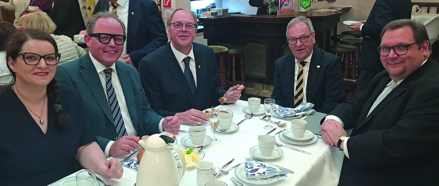 30.03.2025: 75-Jähriges Jubiläum des MGV Gellep-Stratum 1950 Oberbürgermeister Frank Mayer, Bürgermeister Timo Kühn, stell. Bezirksvorsteher Ulrich Lohmar beim Jubiläumsempfang